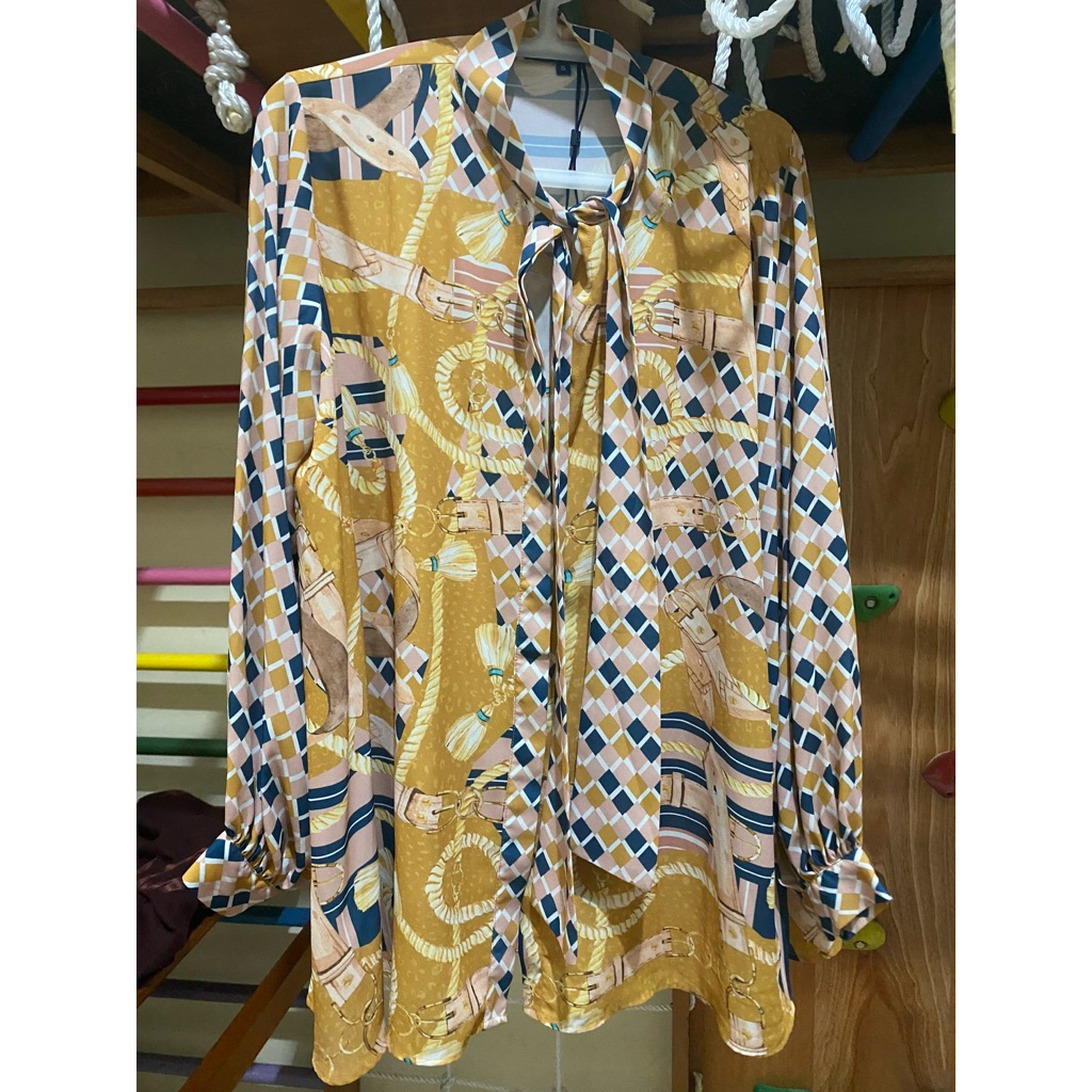 prelove benang jarum the chain la bella satin shirt yellow