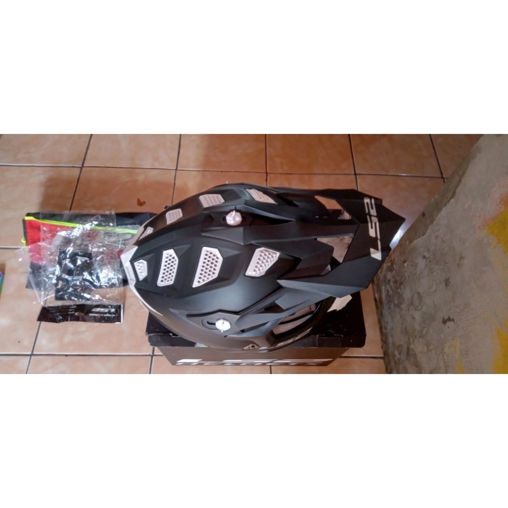 helm LS2 subvester mx470