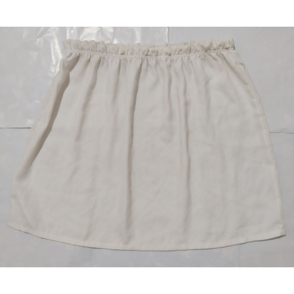 Rok Pendek Putih Polos Wanita – Model Simple Elegan, Pinggang Karet Nyaman
