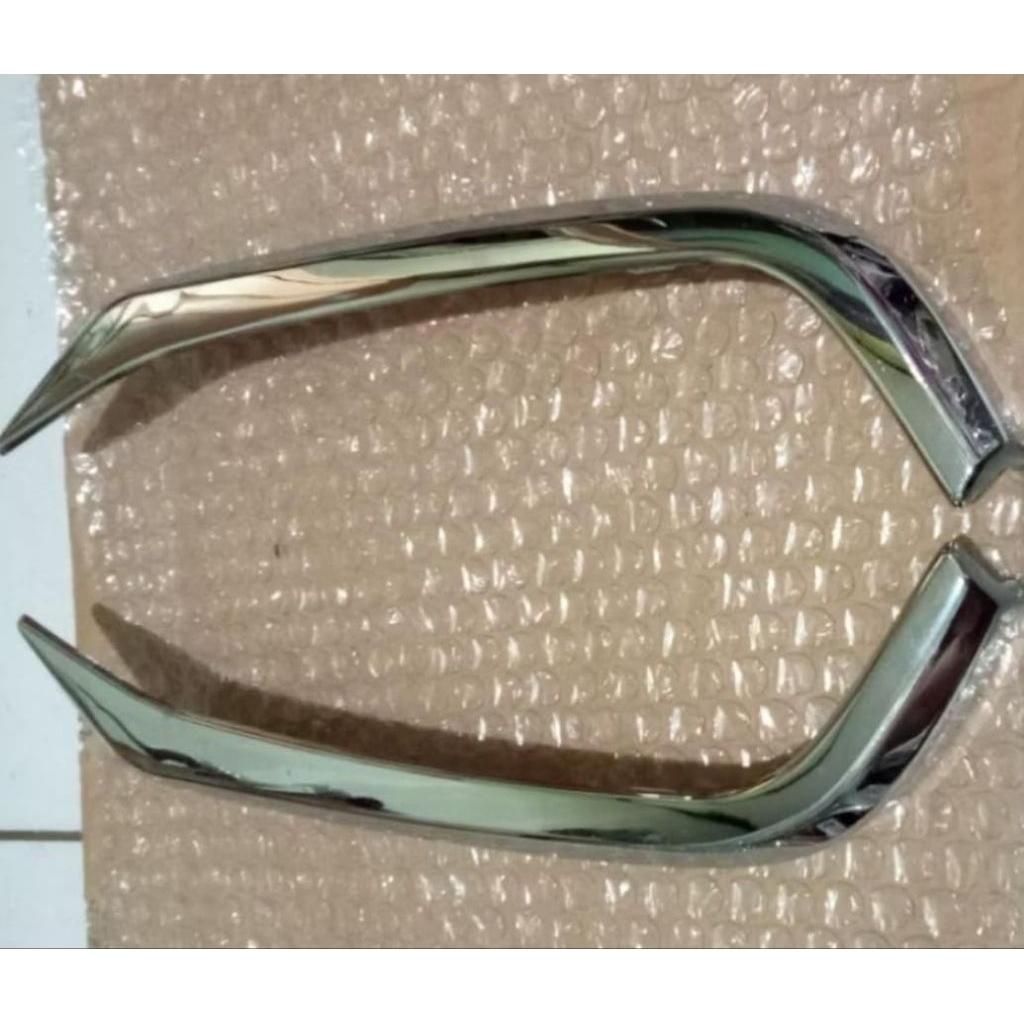 List Garnish Bumper Grill Depan Toyota Avanza Veloz Daihatsu Xenia 2019-2021