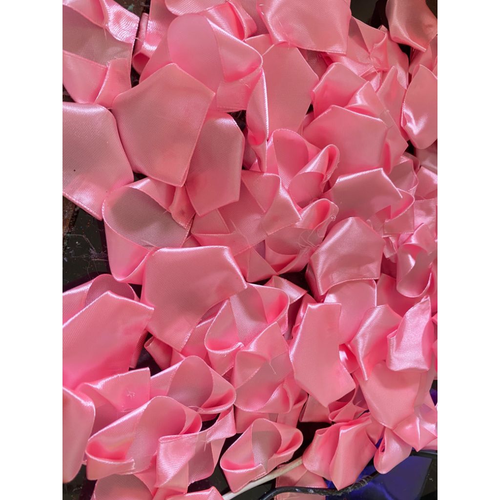 

kelopak bunga mawar pita satin 4cm (kelopak nya aja) isi 50pcs kelopak