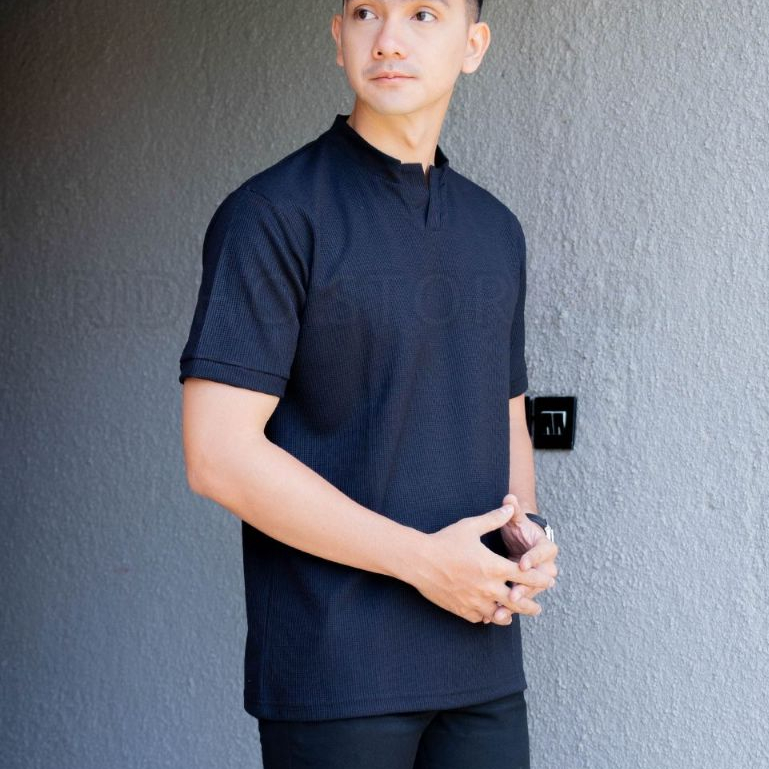 Baju Kaos Kerah V Keren Pria Lengan Pendek Knit Waffle Premium ARIZU Hitam Polos Distro