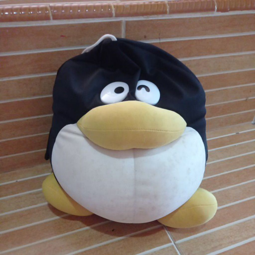 boneka pinguin bulir