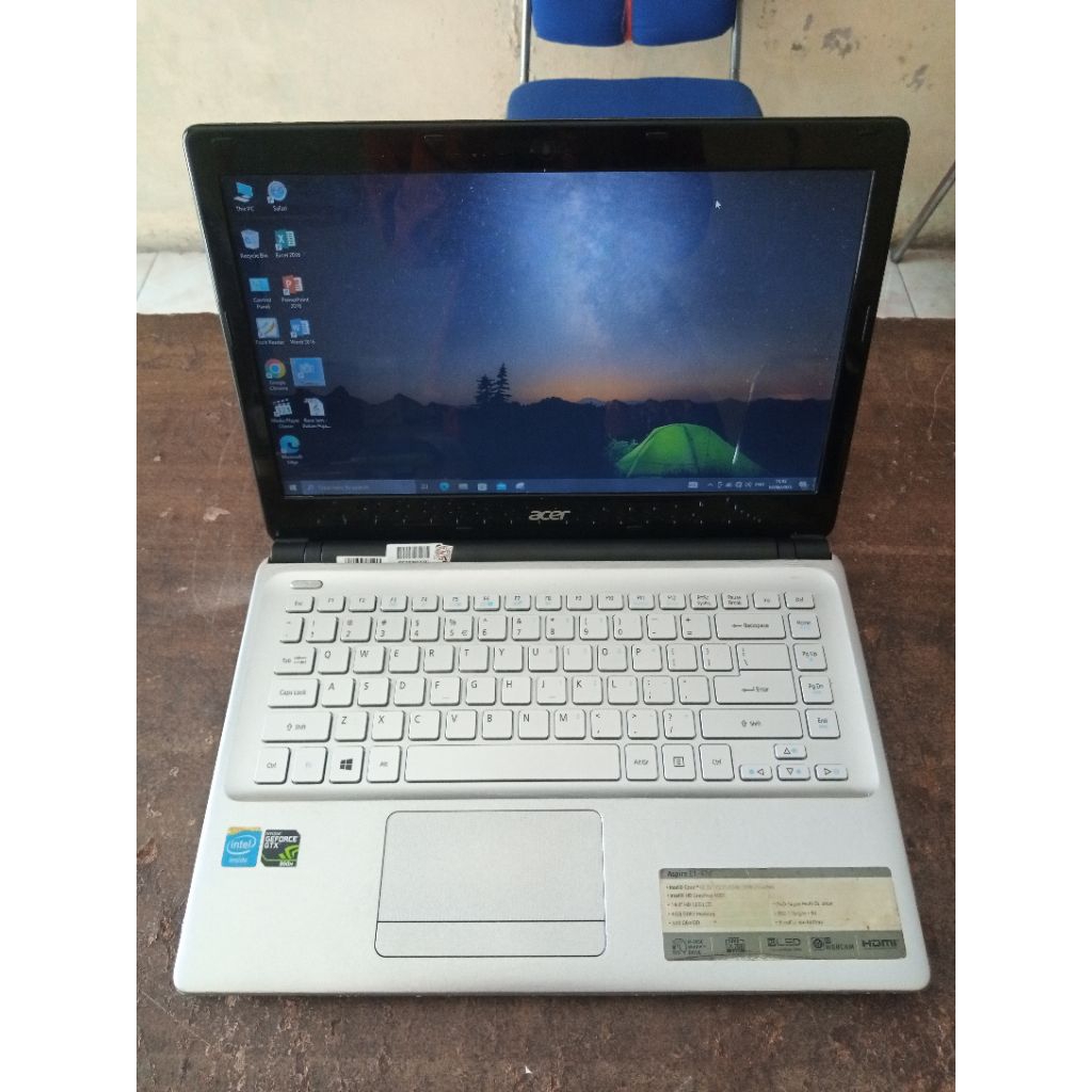Laptop Acer Aspire E1-410