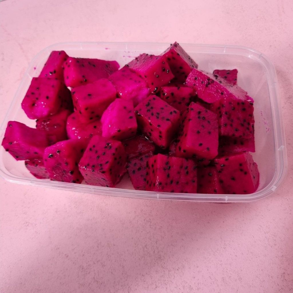

Buah Potong Naga Merah