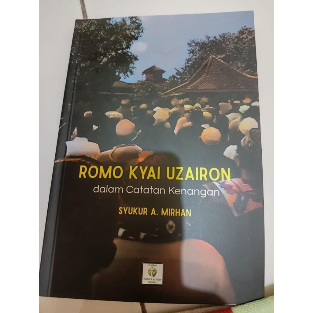 BUKU KENANGAN ROMO KIYAI UZAIRON