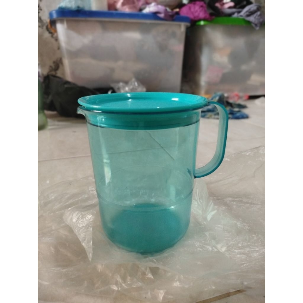 Tupperware Pitcher/Teko