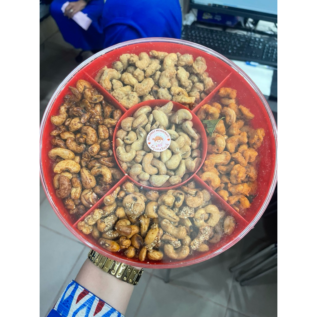 

Kacang Mede Premi Campur toples+ kotak bouble