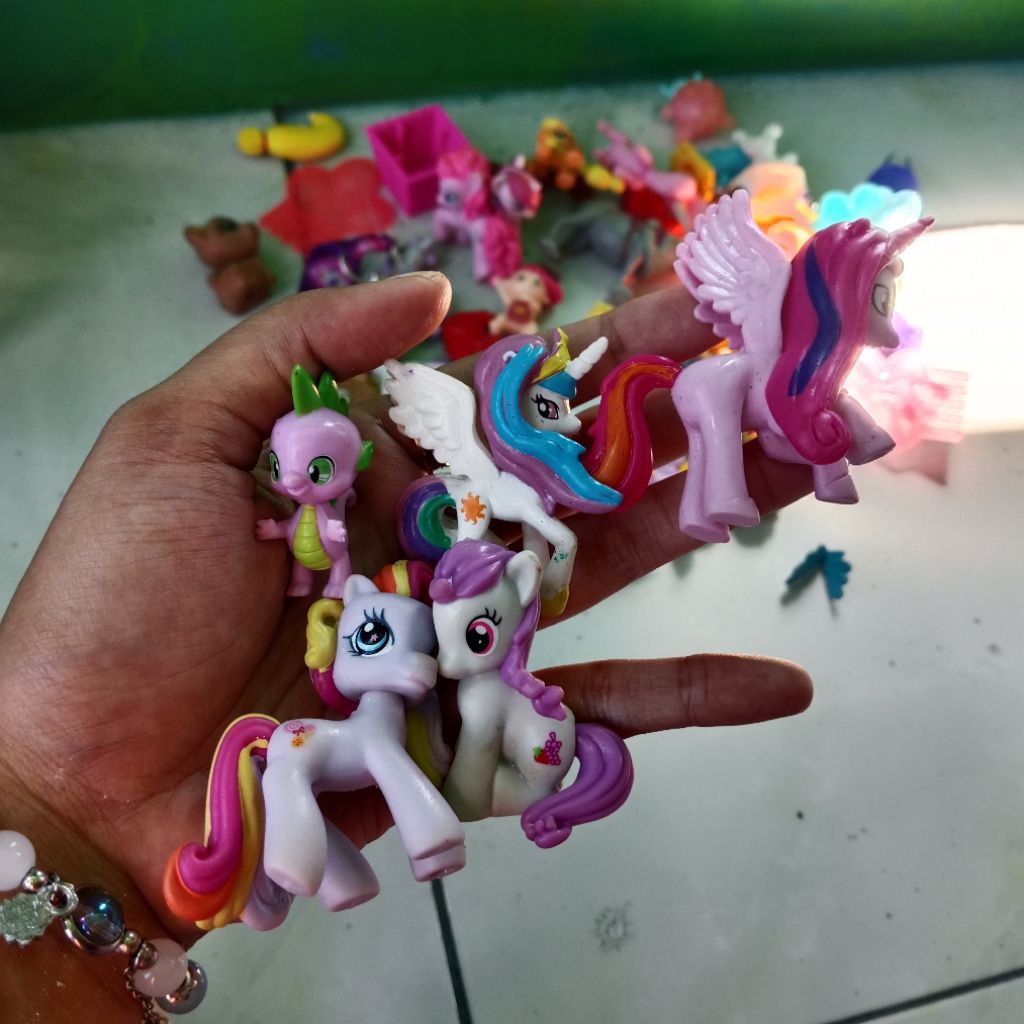 mainan / figure dikoleksi my little pony triple treat, sweetie belle rare hasbro. my little pony put