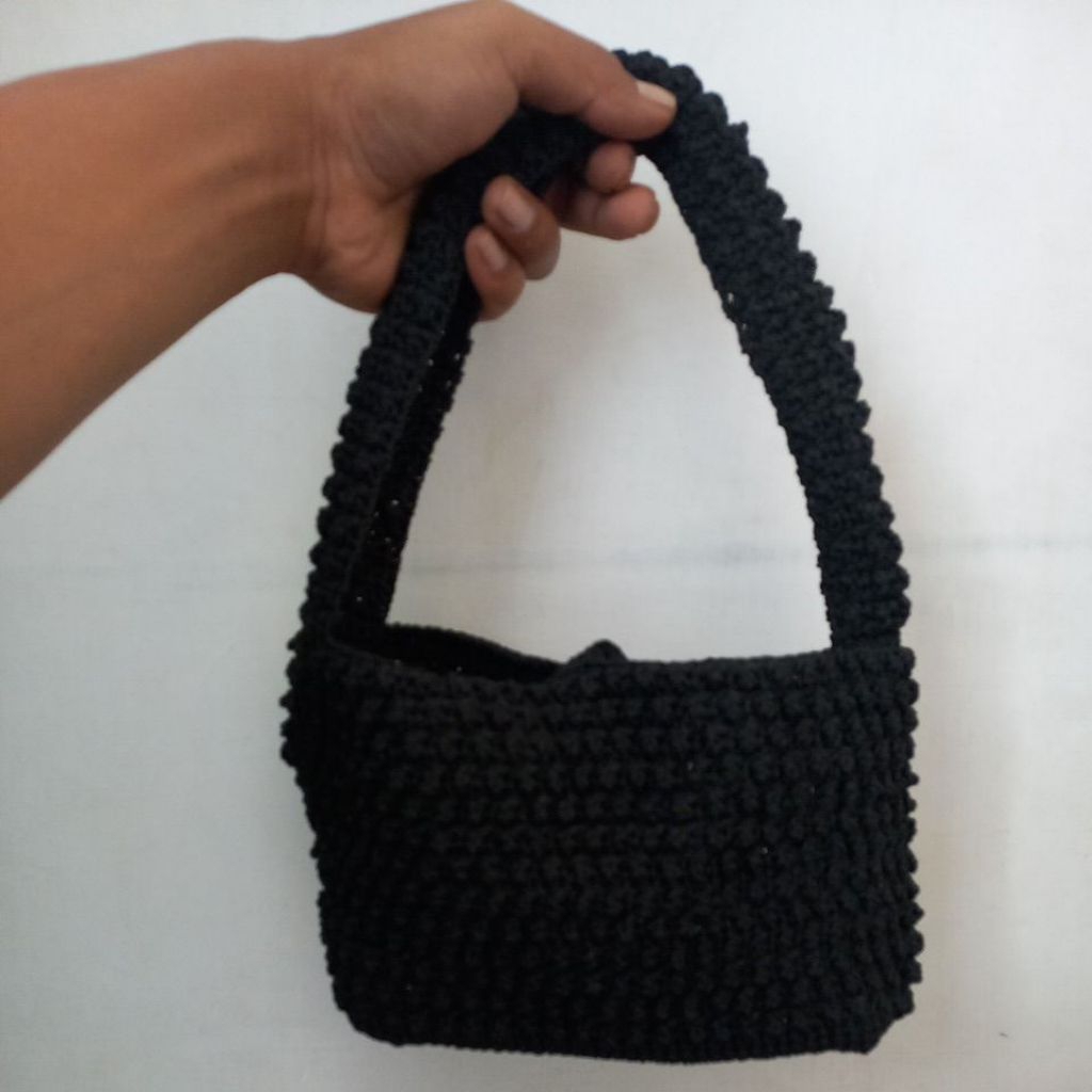 Tas rajut mini wanita