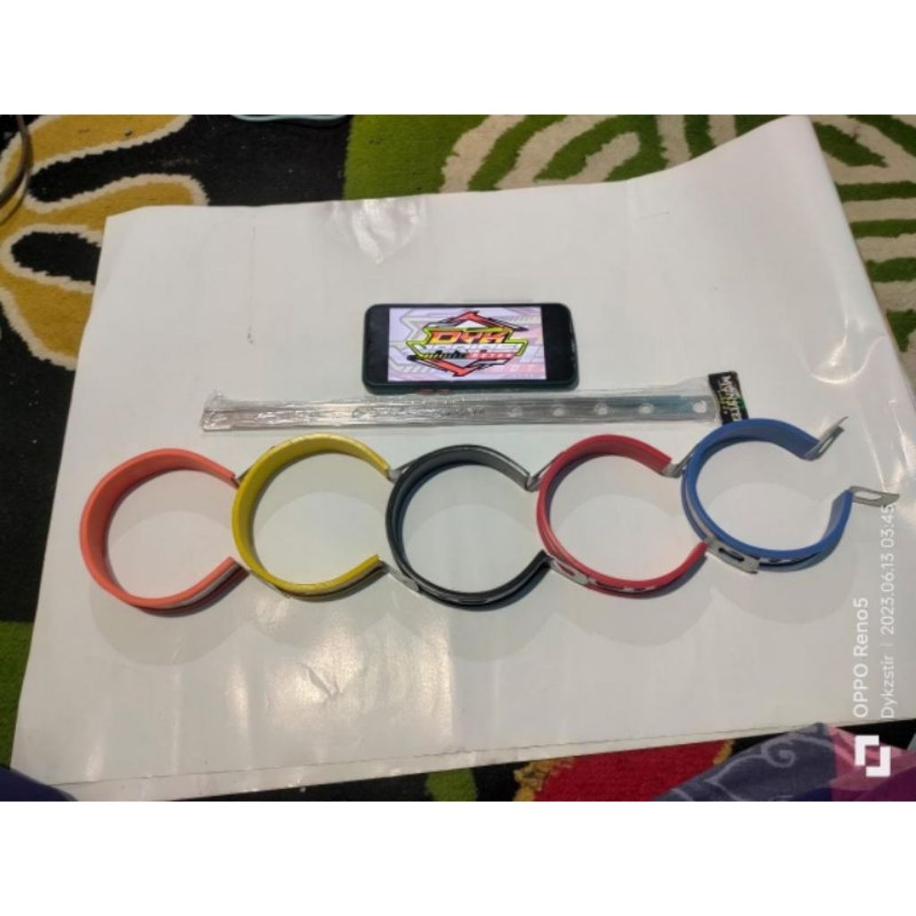 

Klem + pangkon kenalpot penggaris silver satu set pangkon kenalpot penggaris 32 cm klem warna