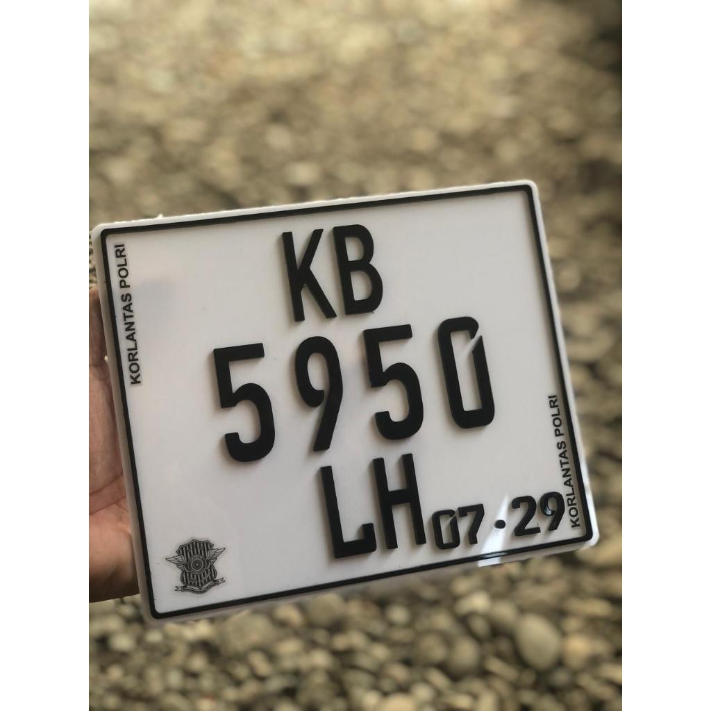 Plat Nomor Akrilik Motor Vespa Variasi Huruf Timbul / Plat Nomor Vespa