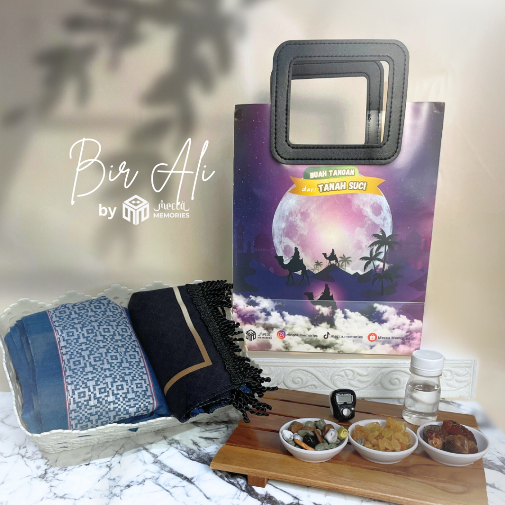 

Bir Ali Collection | Hampers Oleh Oleh Haji dan Umrah | Maskulin Hampers | Sarung Tenun | Sajadah