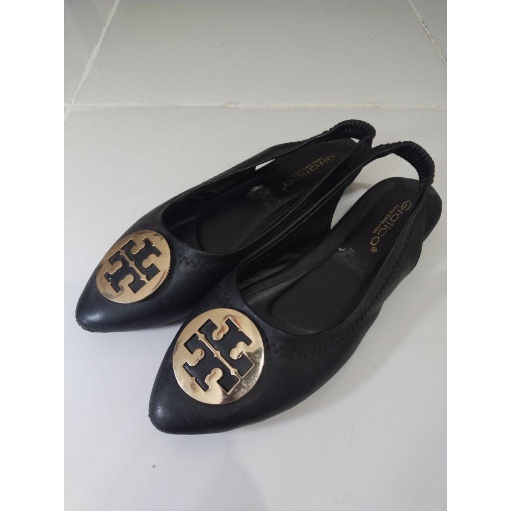 sepatu sandal gratica preloved (flat)
