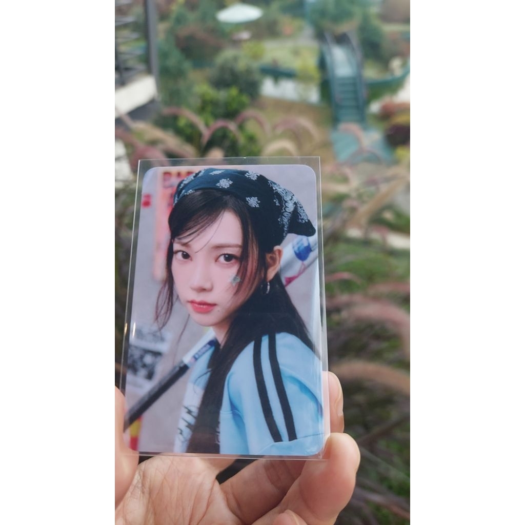 AESPA 2025 SEASON'S GREETINGS OFFICIAL PHOTOCARD POB KTOWN4U KARINA VERSION
