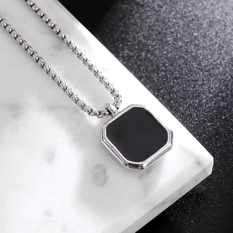 KALUNG PRIA TITANIUM PLUS MAINAN LIONTIN PERSEGI KOTAK TITANIUM ANTI KARAT DAN ANTI LUNCUR