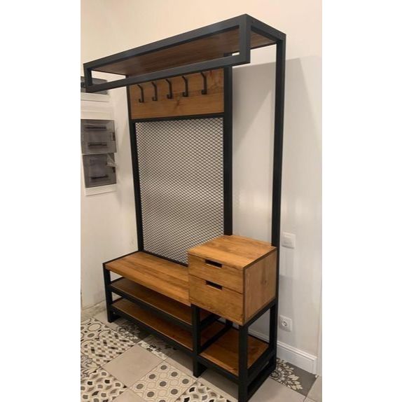 Lemari Gantung & Bench Foyer Industrial Minimalis – Kayu & Besi Hollow