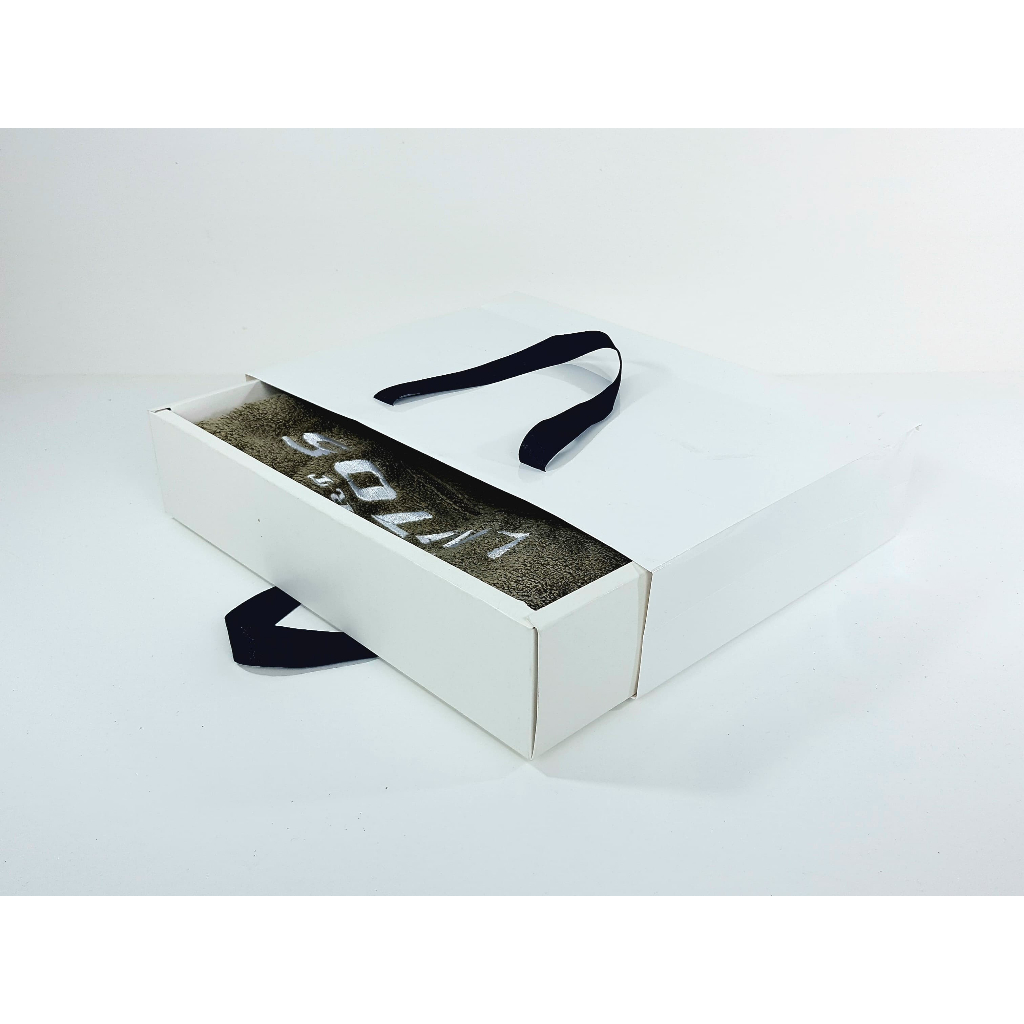 

BEST SELLER PAPERBOX UNTUK SOUVENIR UK 32 X 7 X 22CM / UNTUK HAMPERS/SOUVENIR/DLL