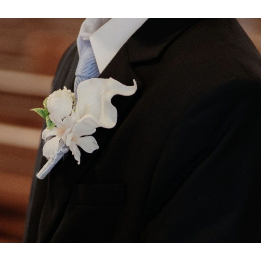 Corsage Bunga Cala Lily Wedding Warna Putih / Boutonniere Groom Jas Pria