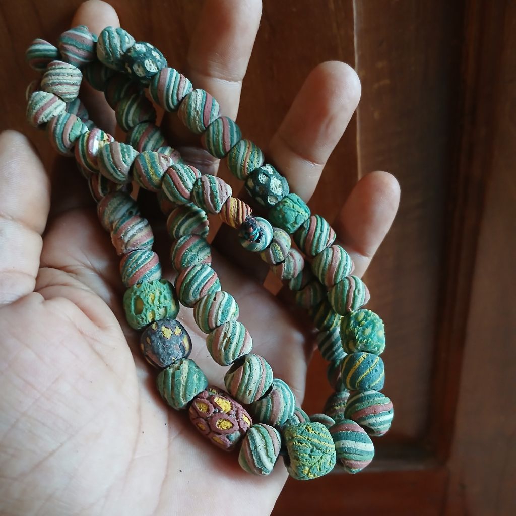 Koleksi Temuan Galian Tanah Manik Monte Pelangi KUNO KaBudhan