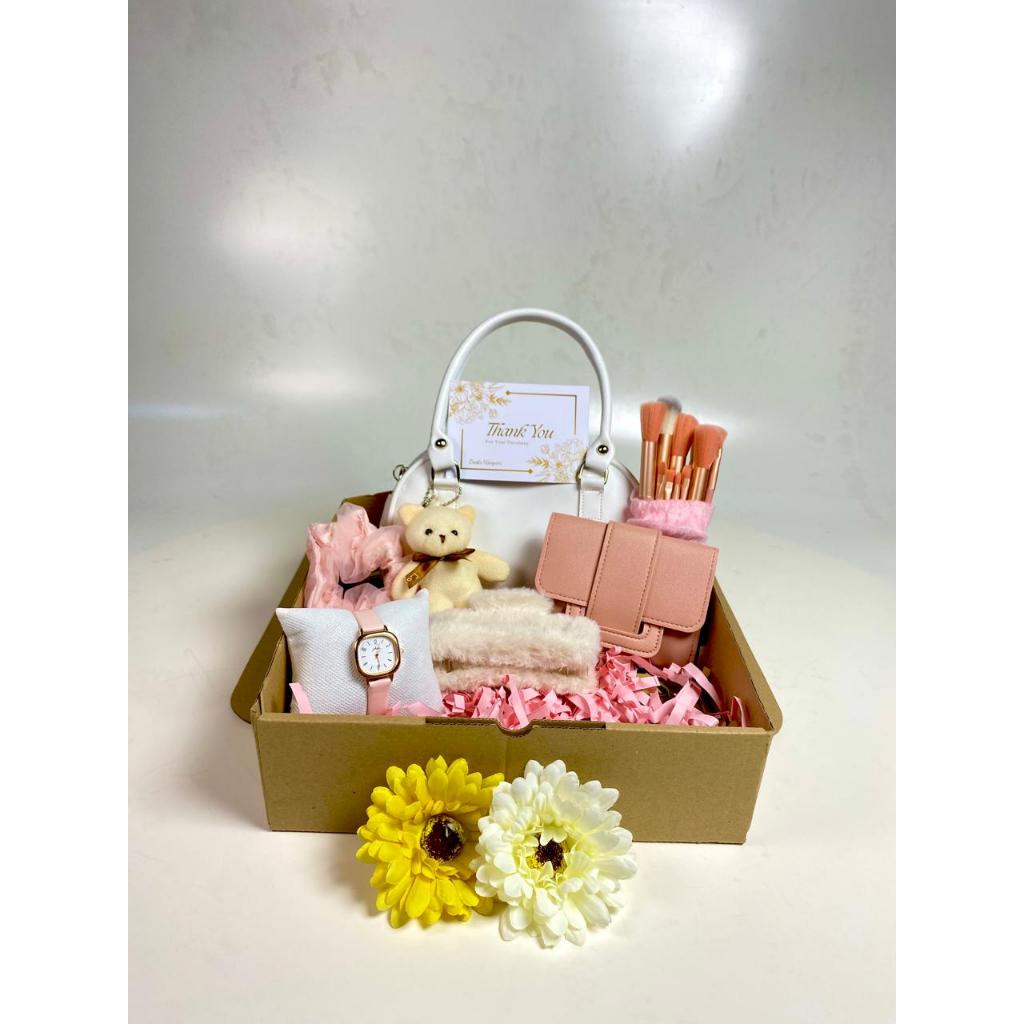 Hampers kado ulang tahun cewek murah - Gift box estetik untuk sahabat, Wisuda, Anniversary