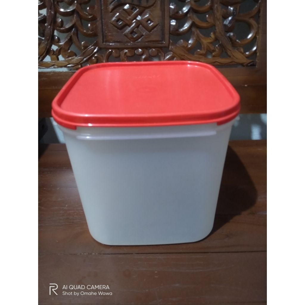 MM square 4 liter. new n ORI by Tupperware
