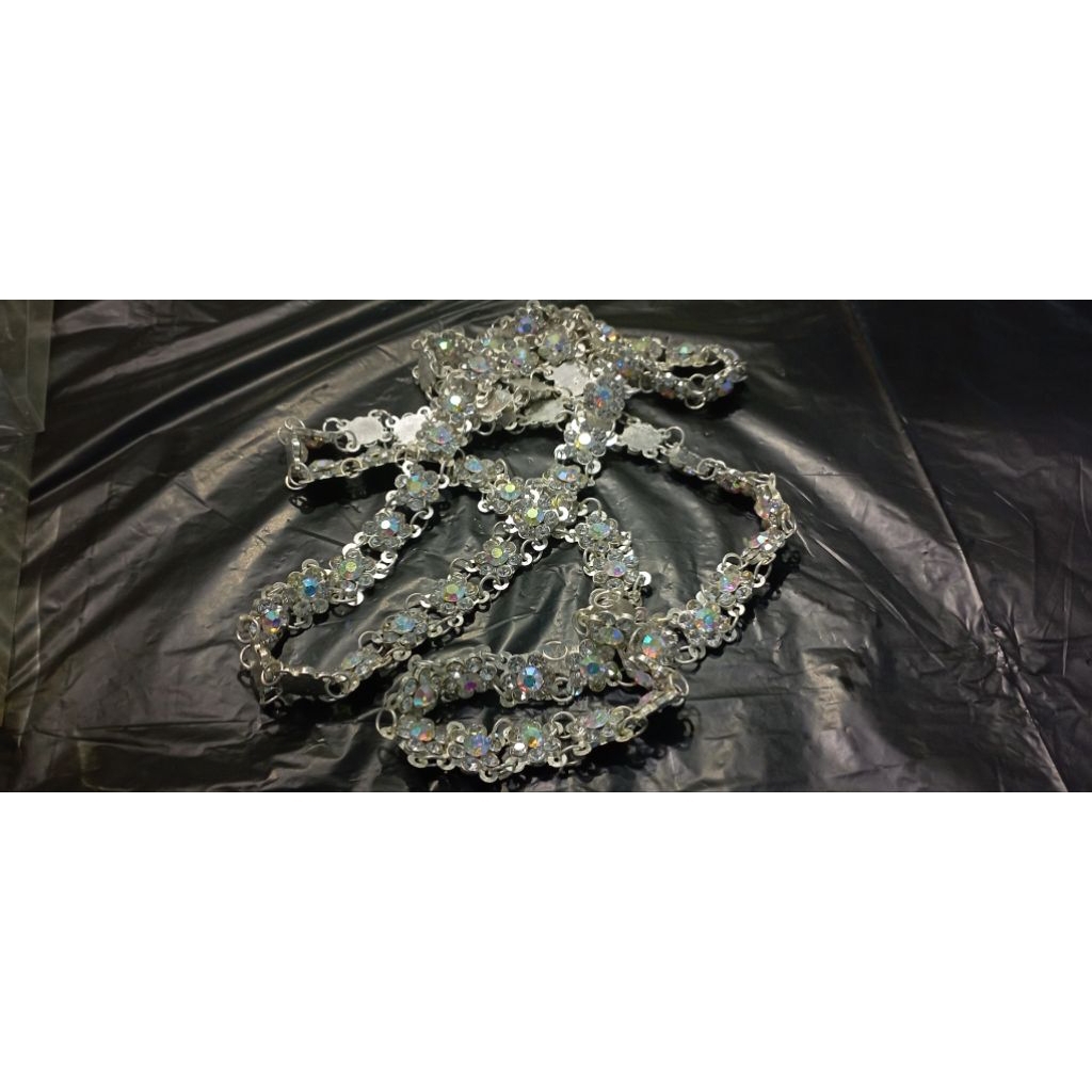 Kalung Karset wanita adat Sunda