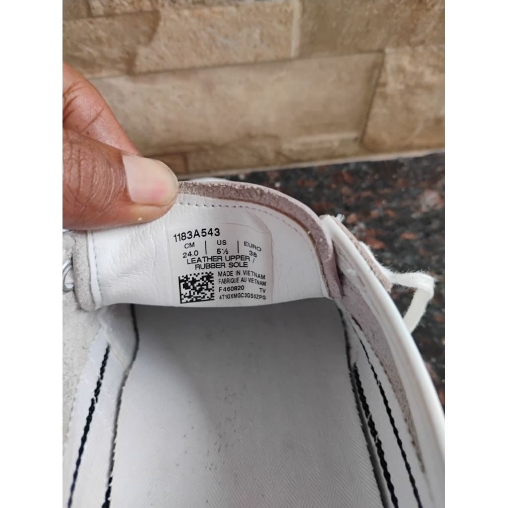 Sepatu wanita Onitsuka Tiger