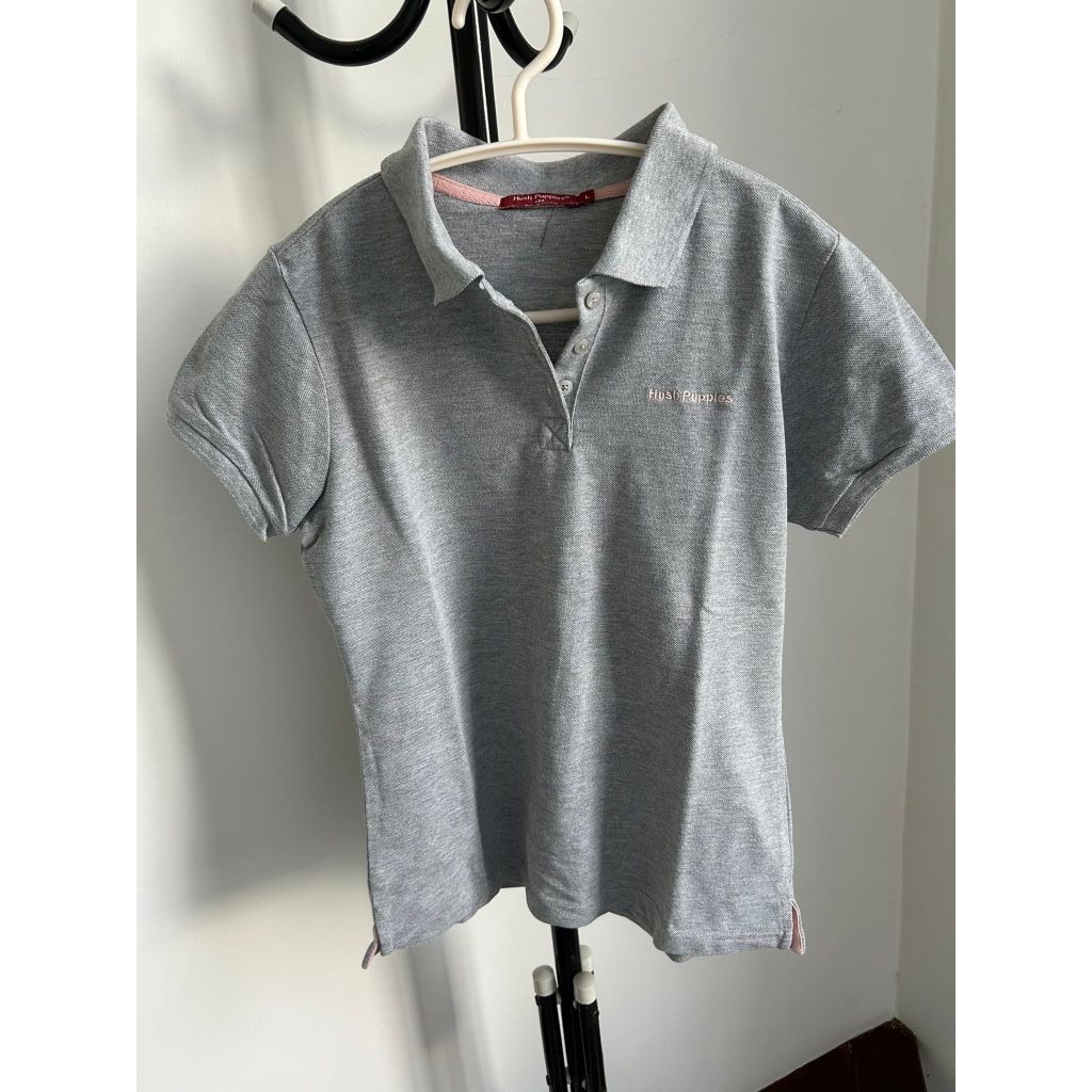 Kaos Wanita Berkerah Hush Puppies Abu - Preloved