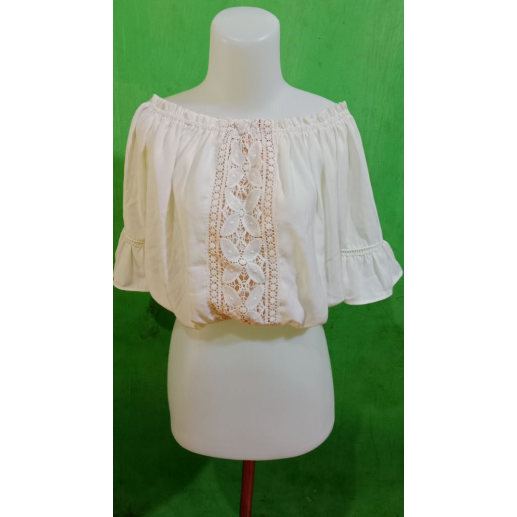 Atasan Off Shoulder Renda Putih - Blouse Sabrina Boho Chic
