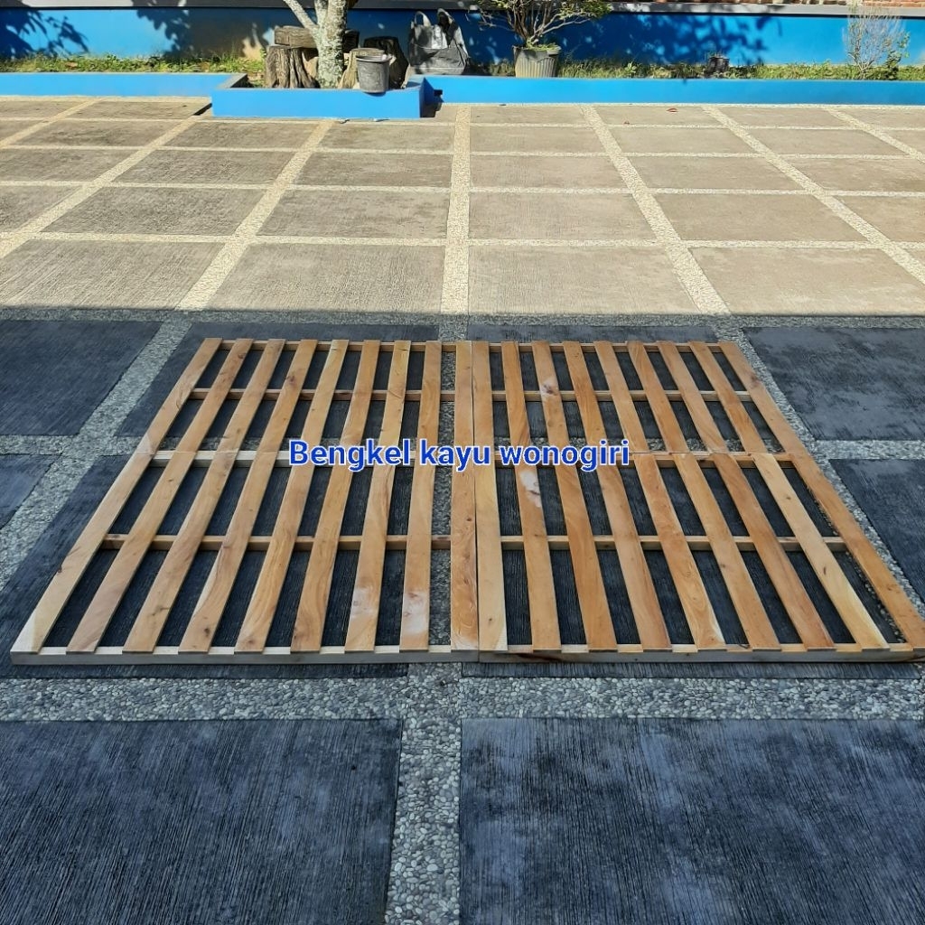 Dipan kasur /tatakan kasur minimalis dari kayu