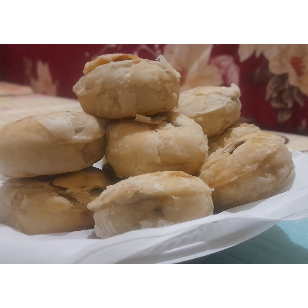

kue pia kering isi kacang ijo 1 bok isi 12