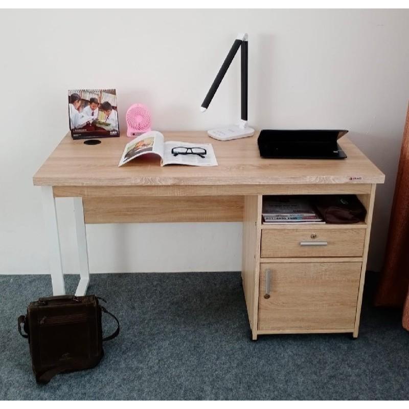 Meja Kantor Minimalis dan Modern Meja belajar kaki besi MT Grace 565