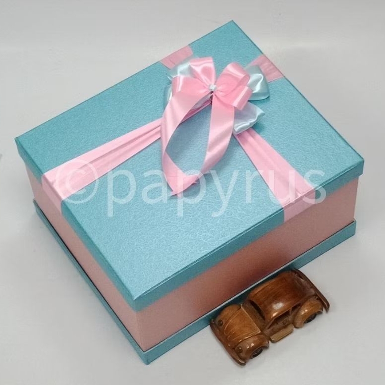 

PAPYRUS Sandwich 25x30 Tinggi 15cm Kotak Kado Gift Box Hadiah V1