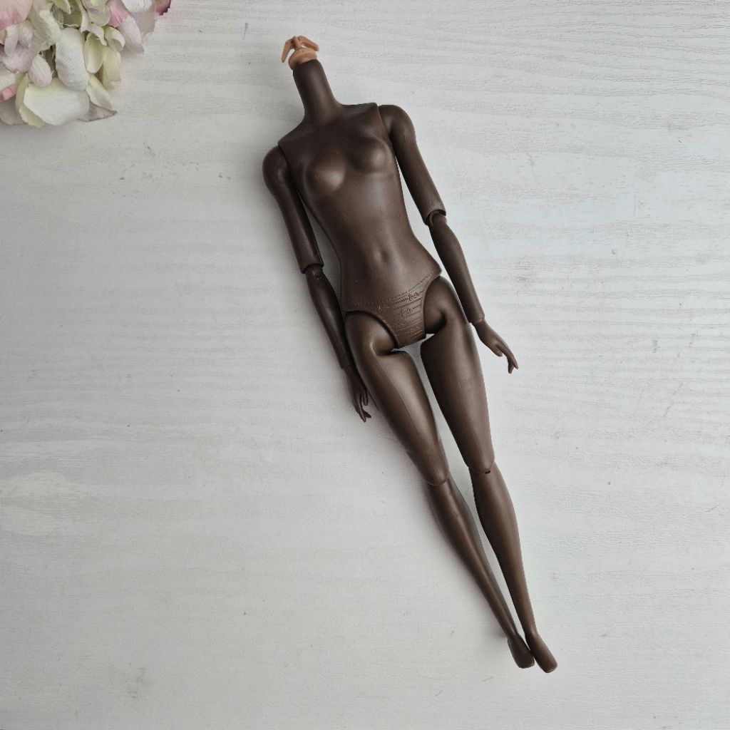 Body Barbie Mattel artikulasi full pivotal flat feet exotic black