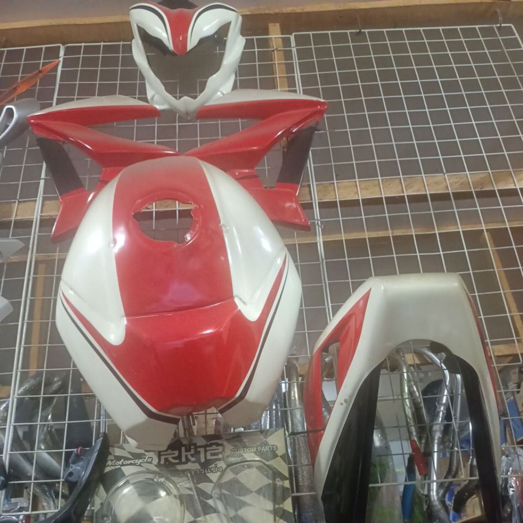 body byson 7 item spakbor depan cover lampu kondom tangki sayap cover mesin visor bahan fiber