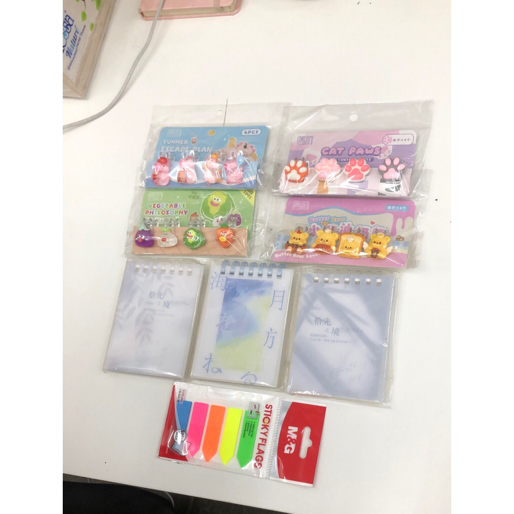 

BUNDLING SET (CLIP BOOK+NOTEBOOK+STICK FLAGS)
