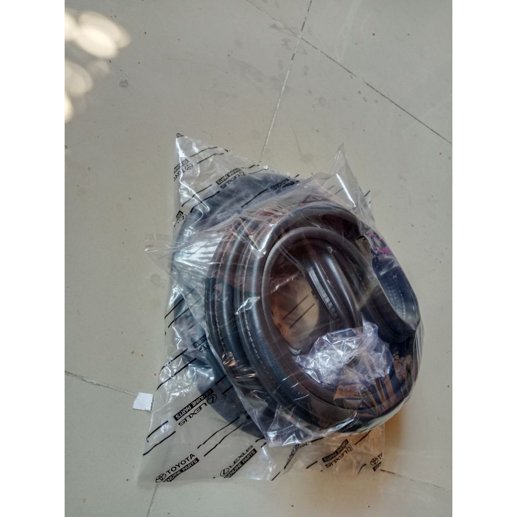 Karet Pintu Bagasi Mobil Toyota Avanza Original