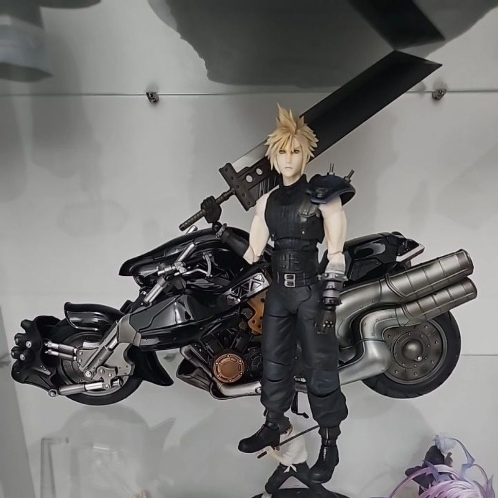 play arts kai cloud and daytona final fantasy figure