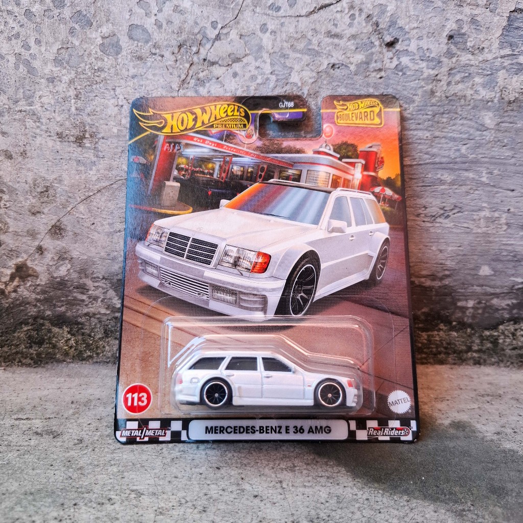 Hot Wheels Premium Boulevard Mercedes-Benz E 36 AMG