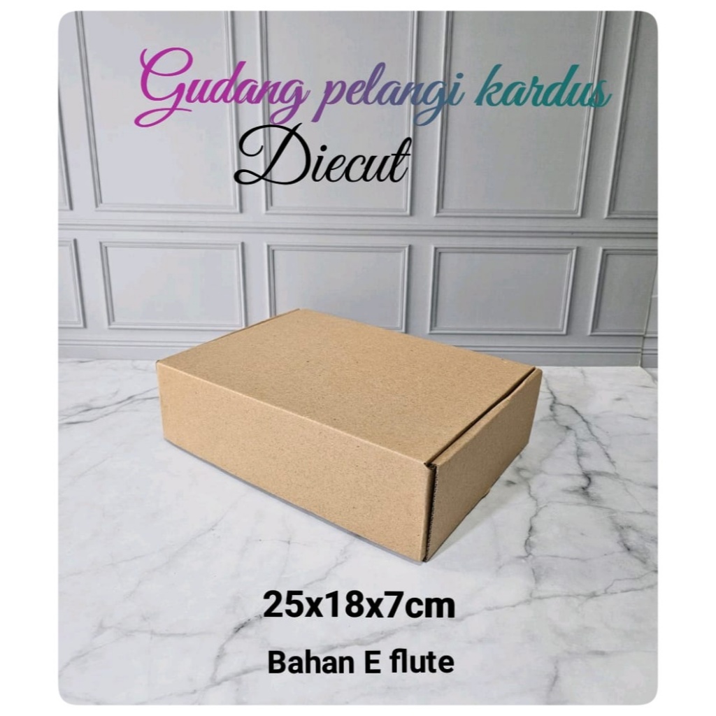 

kardus karton box uk. 25x18x7 cm...model die cut earlock