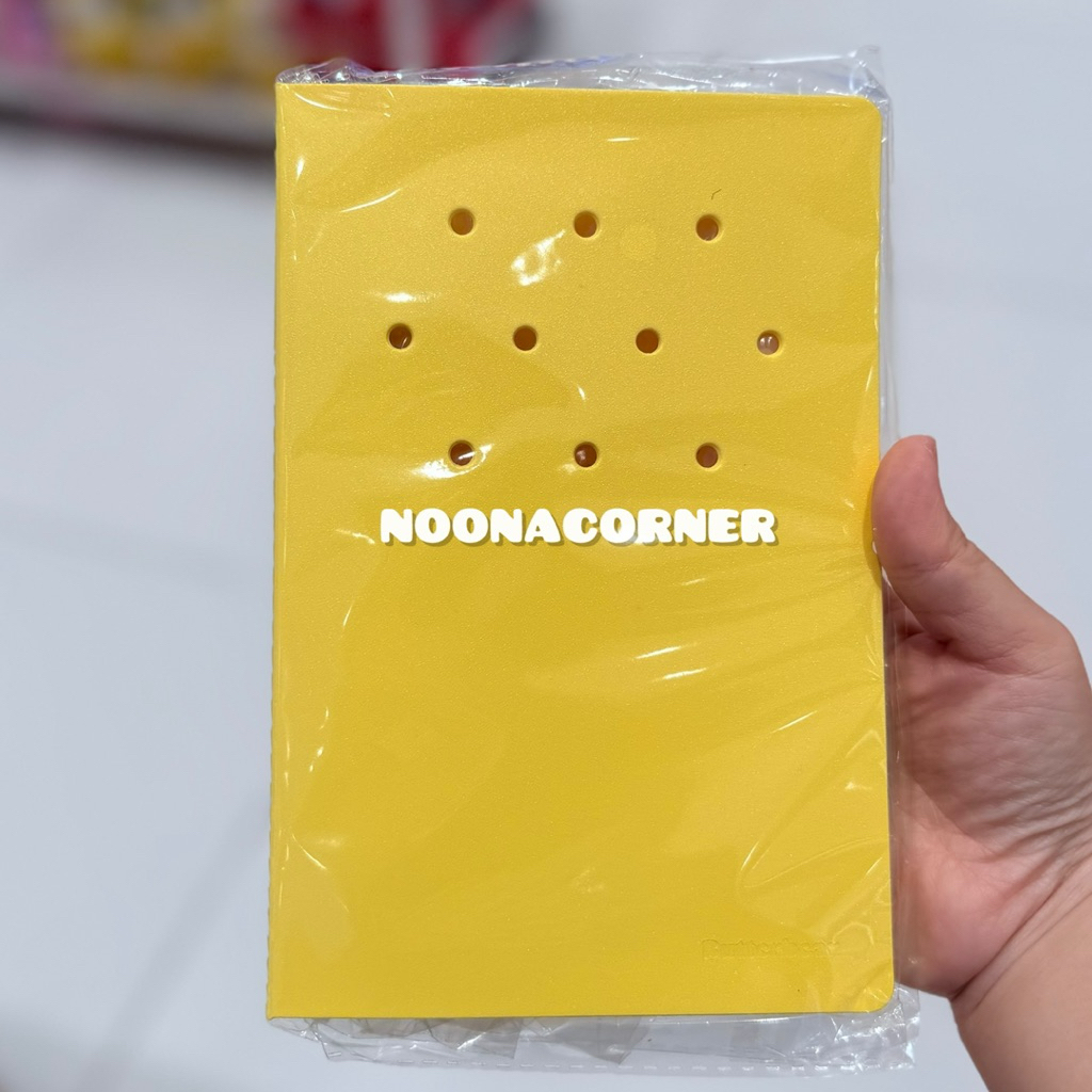 

Miniso x Deli ‼️ Holes Loose Leaf Book / Binder Jibbitz Charm Butterbear Collections (17x9,5cm)