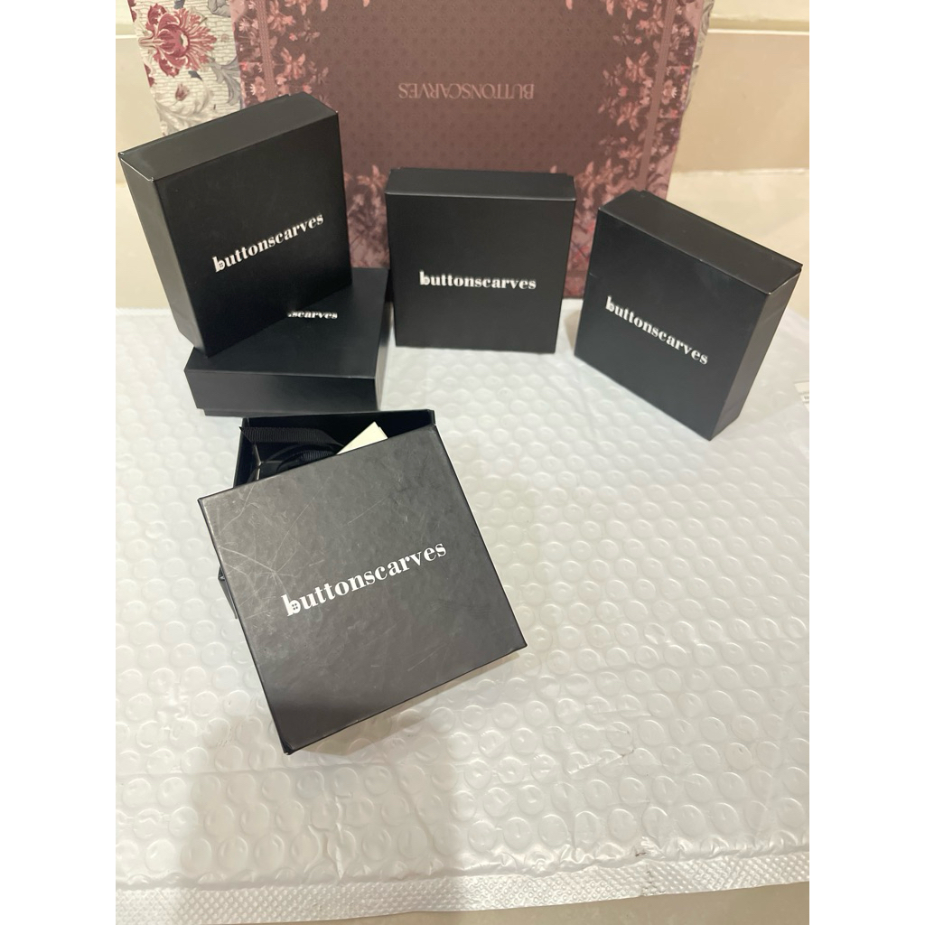 Box Brooch Buttonscraves