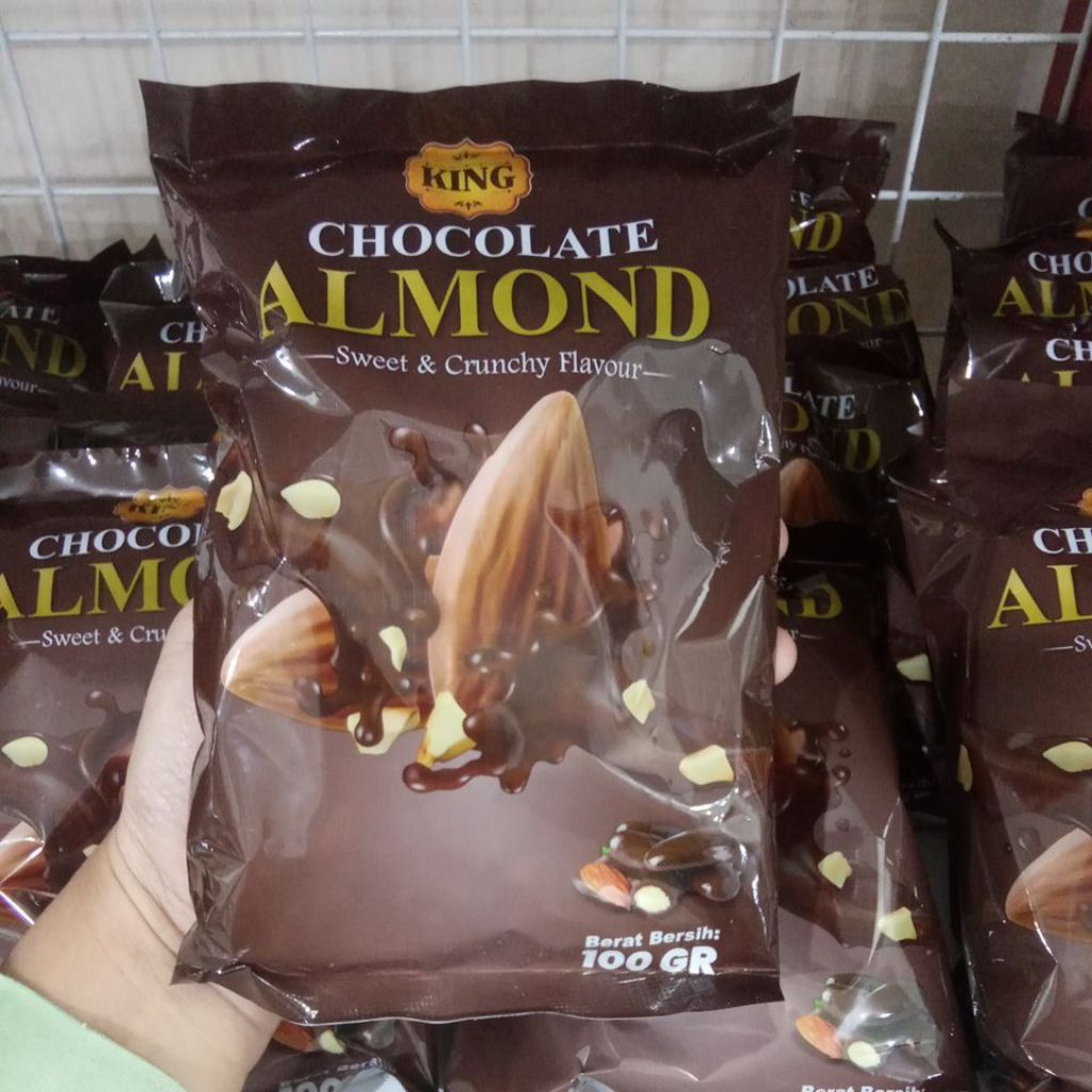 

KING CHOCOLATE ALMOND SWEET & CRUNCHY FLAVOUR BERAT BERSIH 100 GR