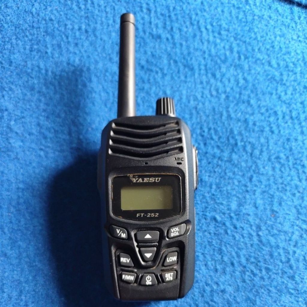 HT YAESU FT 252