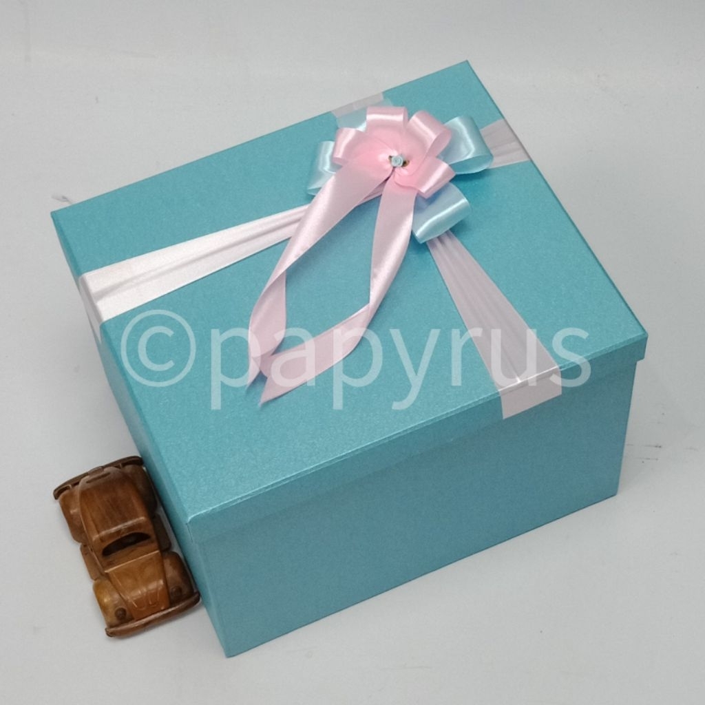

PAPYRUS 25x30 Tinggi 20cm Kotak Kado Gift Box Hadiah V3