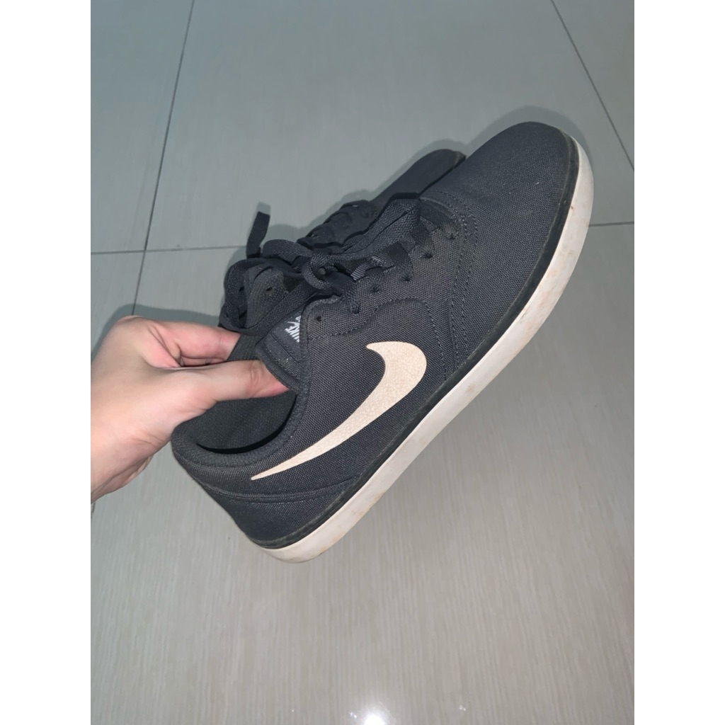 Sepatu Sneakers Pria Wanita Original N*ke Size 41- Preloved