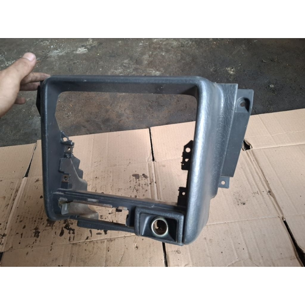 frame panel dashboard bagian tengah audio mazda 323 interplay 89-97