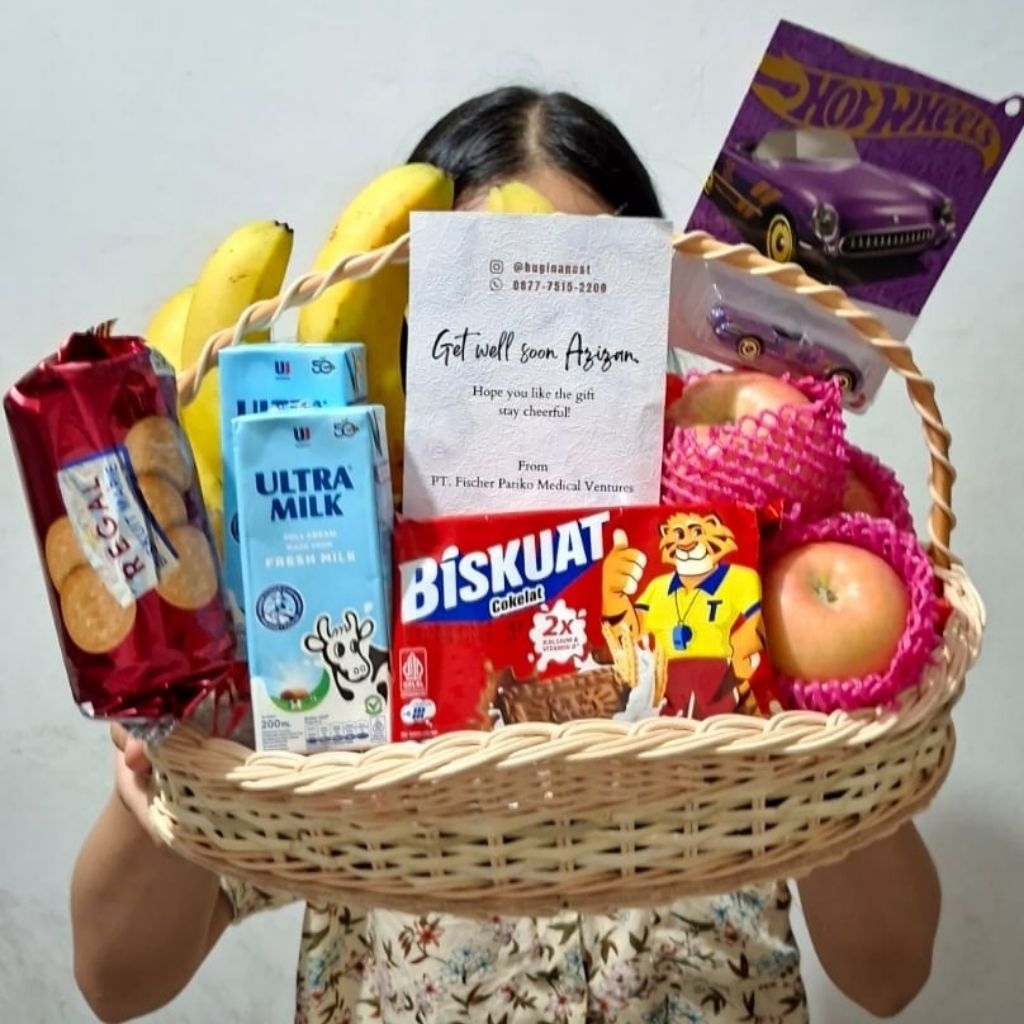 

Hug in a Nest. Parcel Buah Fresh Snack Mainan Anak Parsel Hampers Keranjang Jajanan Bugdet Jenguk orang sakit birthday party hadiah lebaran natal wisuda kelulusan kado besuk