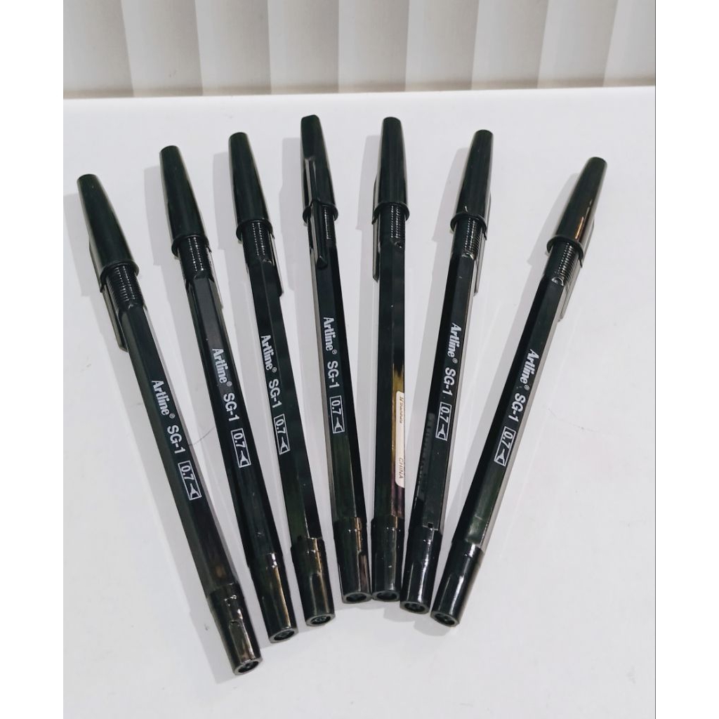 

pulpen ARTLINE warna HITAM (6pcs)